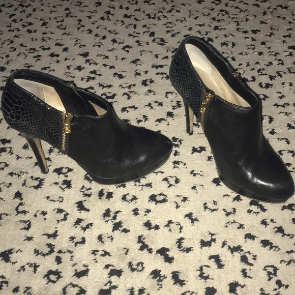 Gorgeous MICHAEL Michael Kors black heeled booties - Picture 2 of 4